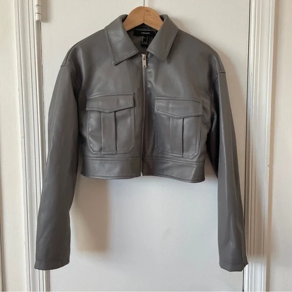 Forever 21 NWT Gray Faux Leather Cropped Bomber Jacket Medium M - Picture 3 of 9
